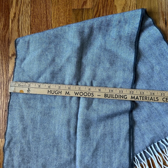 Stylish Azure Men's Scarf - Picture 3 of 5